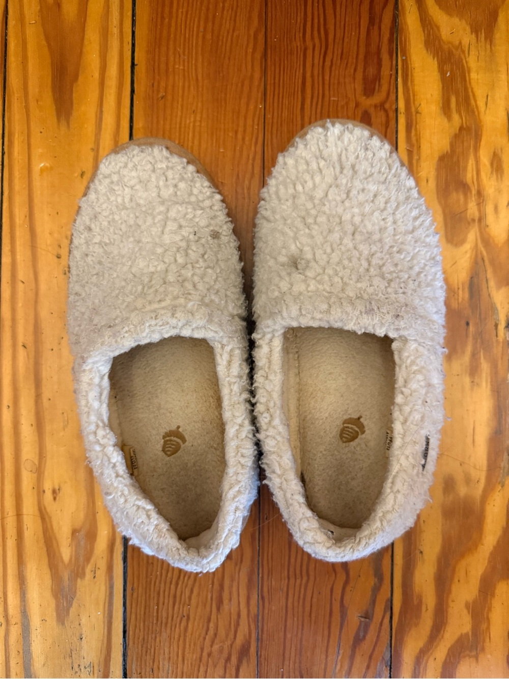 Acorn Cream Sherpa Slip-On Women’s Slippers
